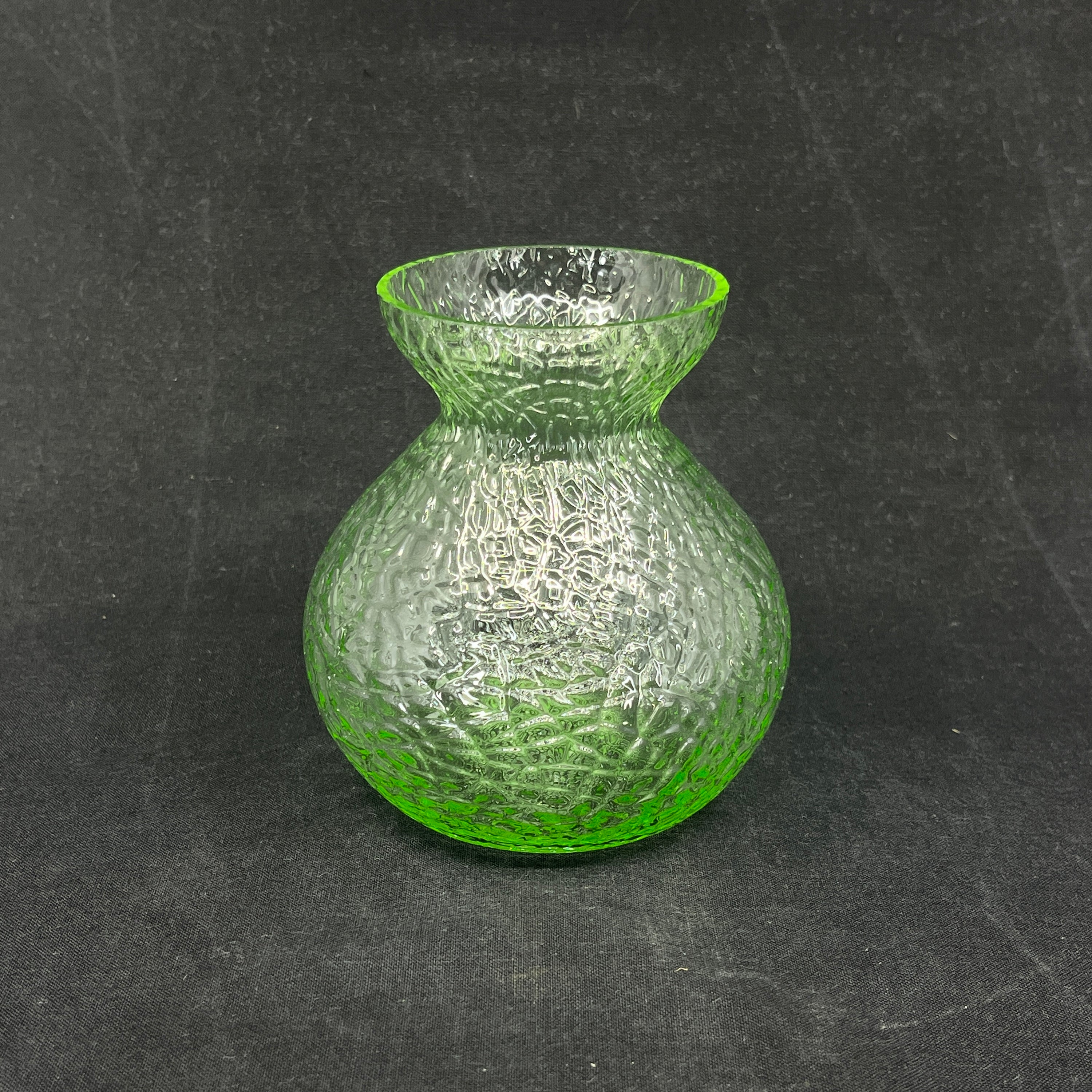 Uranium green hyacinth glass