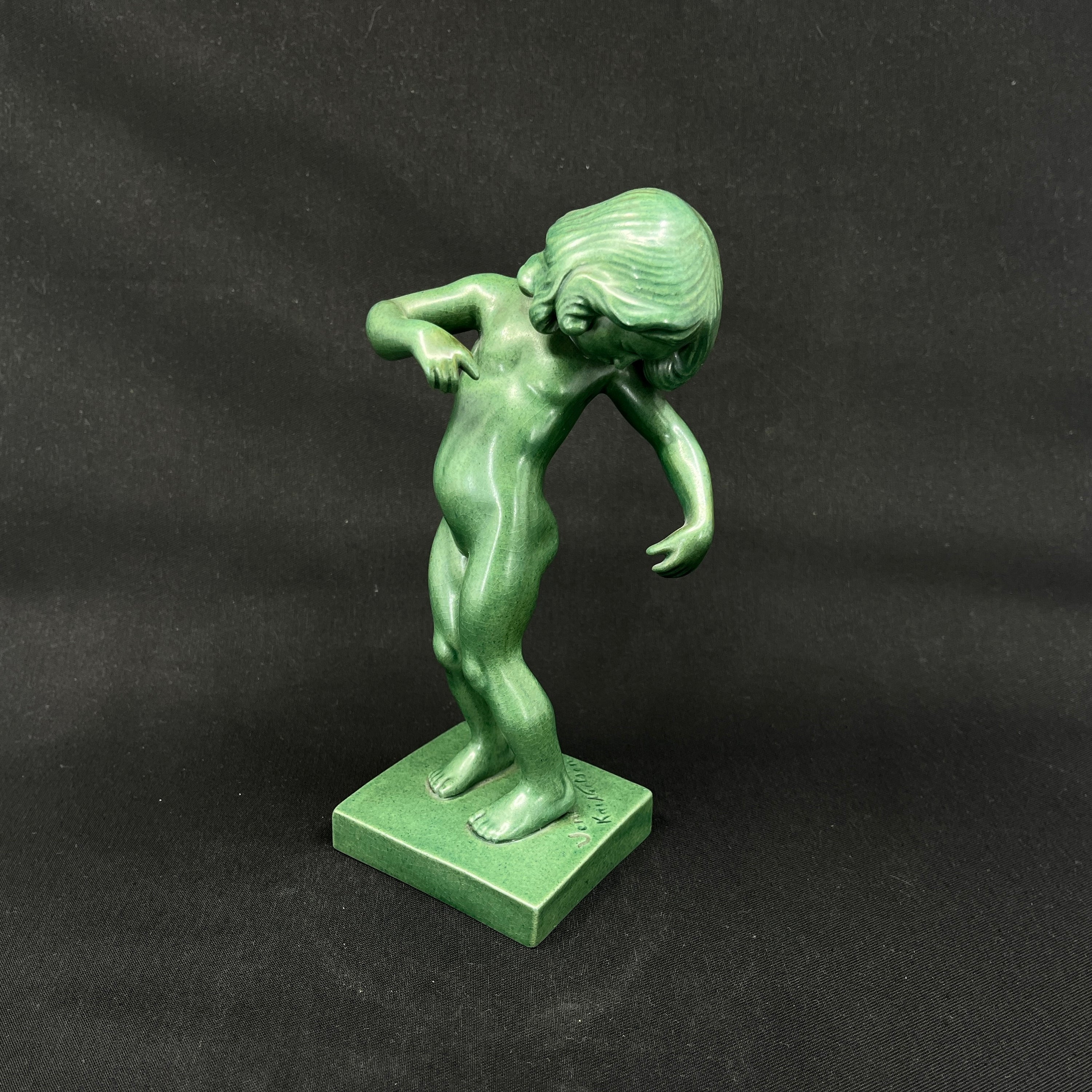 Venus Kalipygos, small flaws