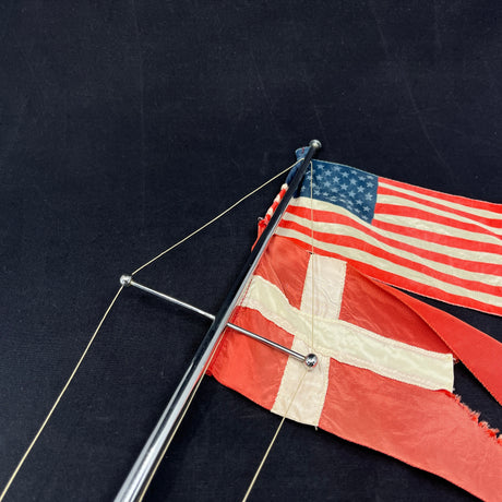 High flagpole in chrome, 81 cm.