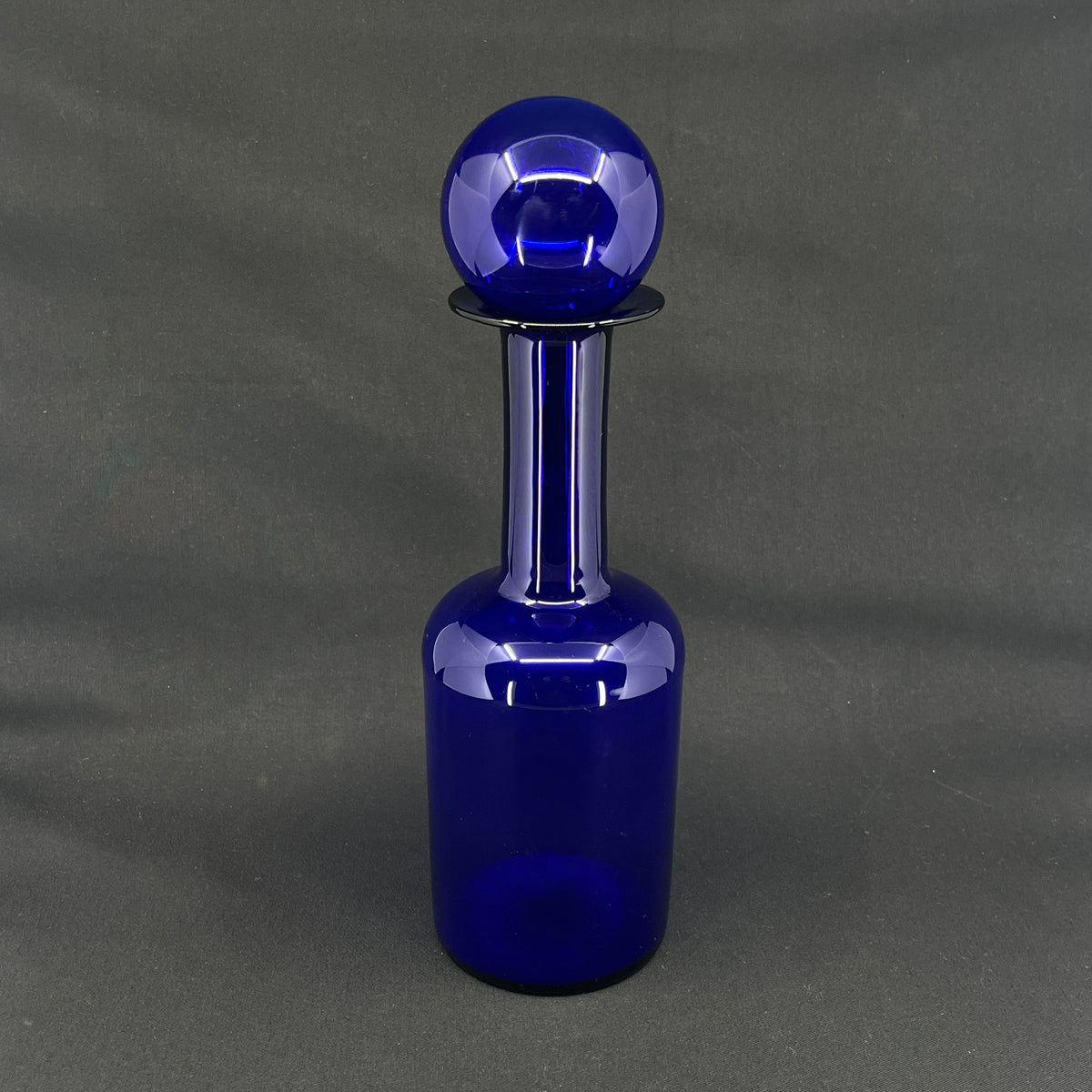 Blå Otto Brauer vase med kugle