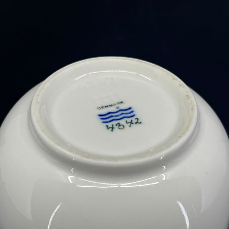 White vase by Hans Henrik Hansen