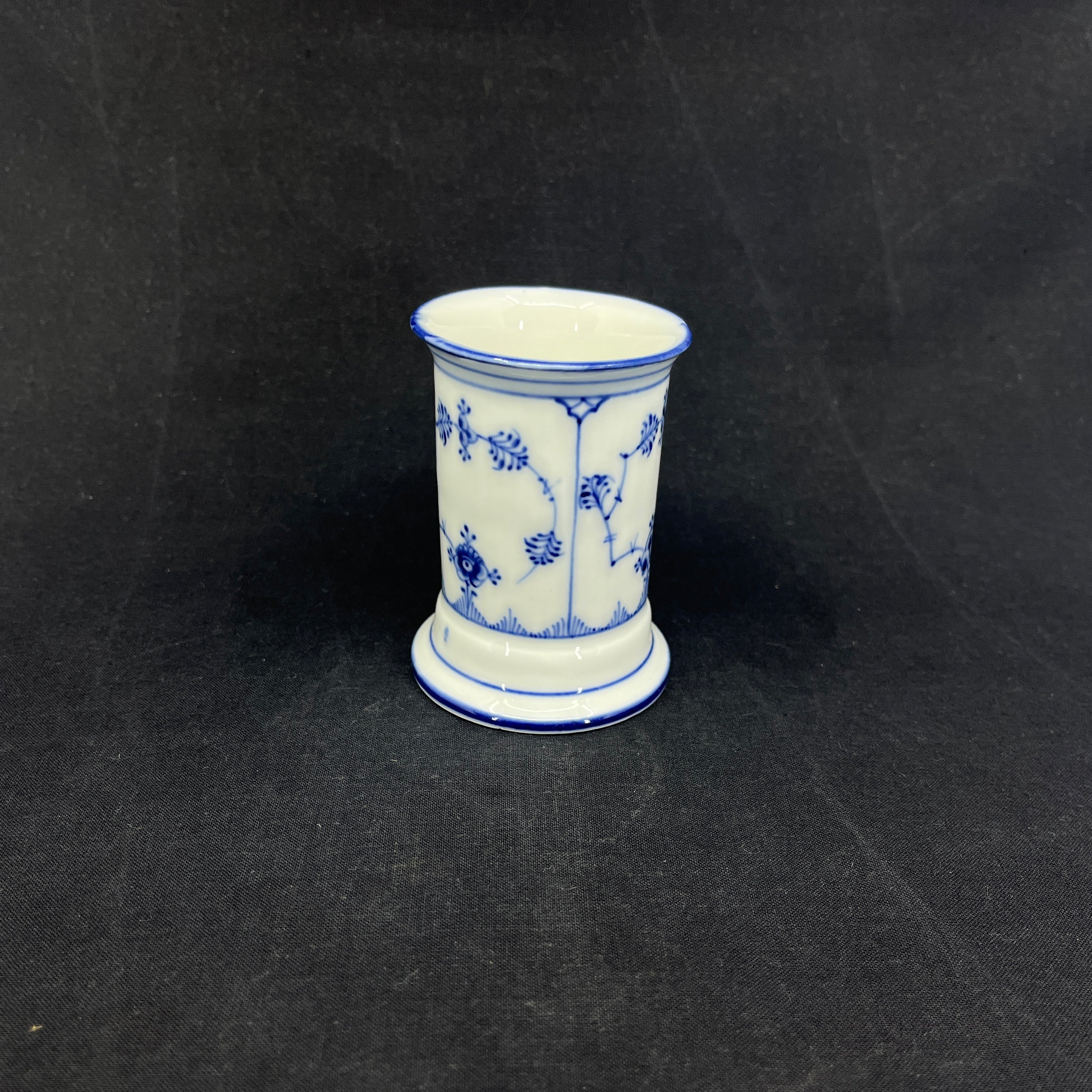 Mussel painted Fluted pen holder