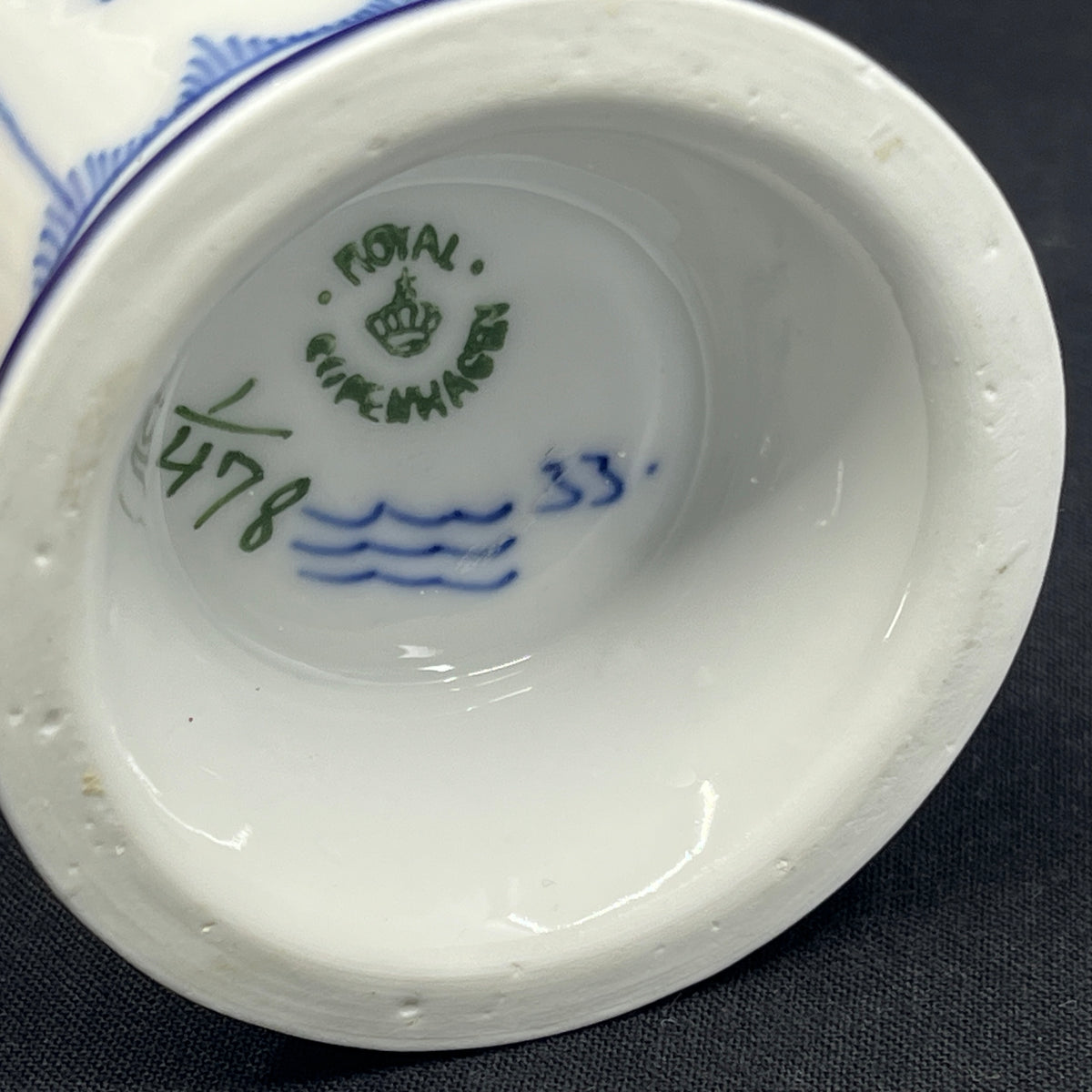 Mussel painted Fluted pen holder