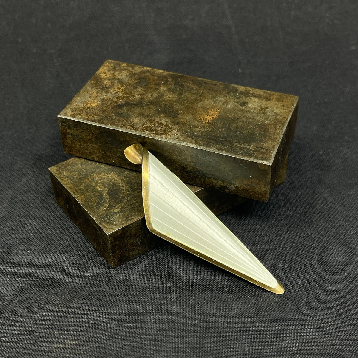Brooch - umbrella in silver enamel