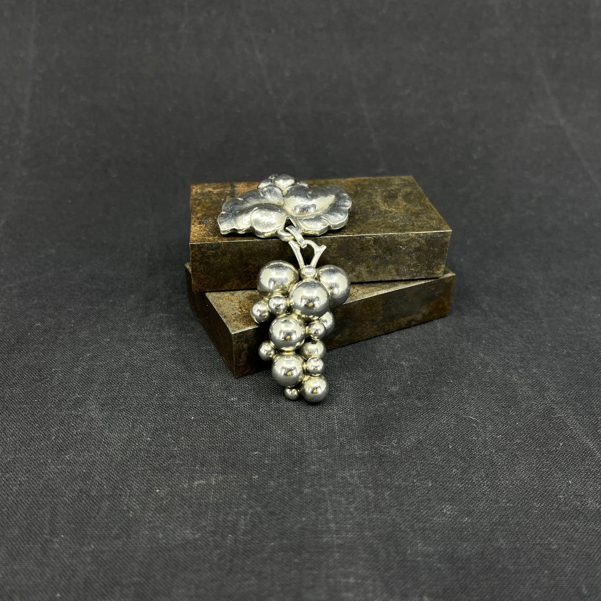 Georg Jensen Moonlight Grape broche