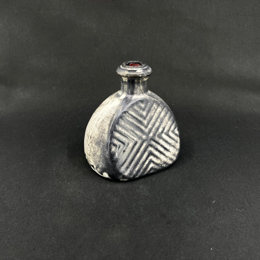 Kähler vase i askegrå glasur, 11 cm.