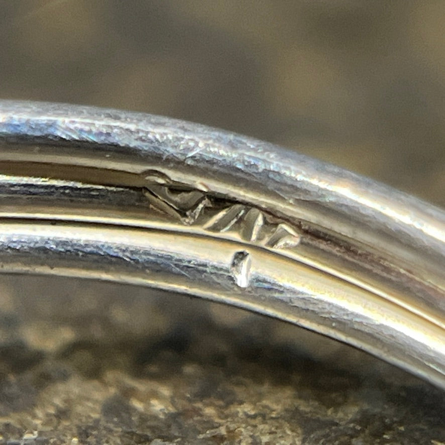 Ring med rav, str 48.
