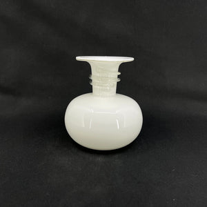 Hvid Napoli vase fra Holmegaard, 13,5 cm.