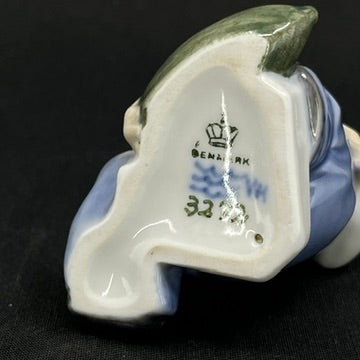 Dreng med skib - Figur fra Royal Copenhagen