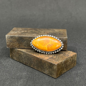 Art deco broch med rav fra 1930'erne