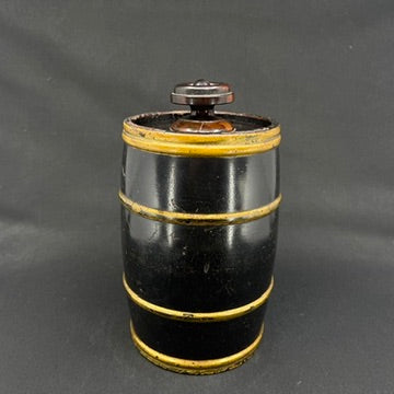 Tobacco box from 1910–1920, shaped like a barrel.