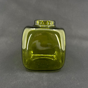 Firkantet Majgrøn vase, 15 cm.