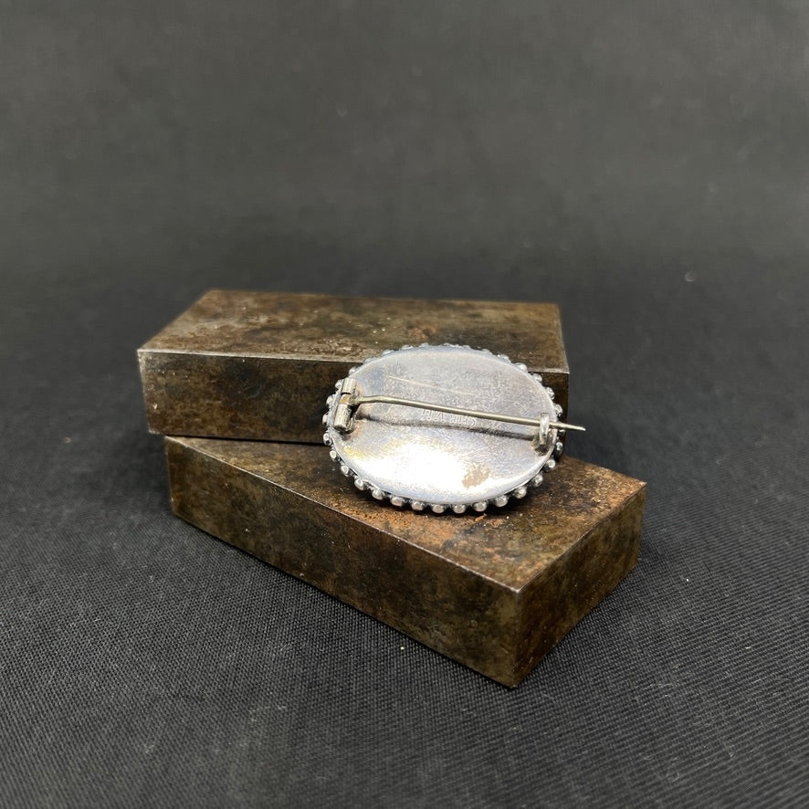 Art deco broche med rav fra 1930'erne, 3,5 cm.