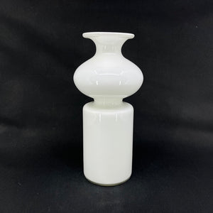 White Carnaby vase, 23.5 cm.