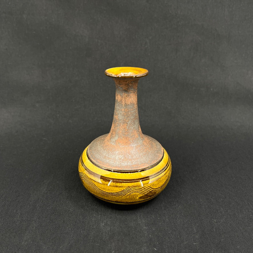 Moderne smalhalset vase fra Kähler
