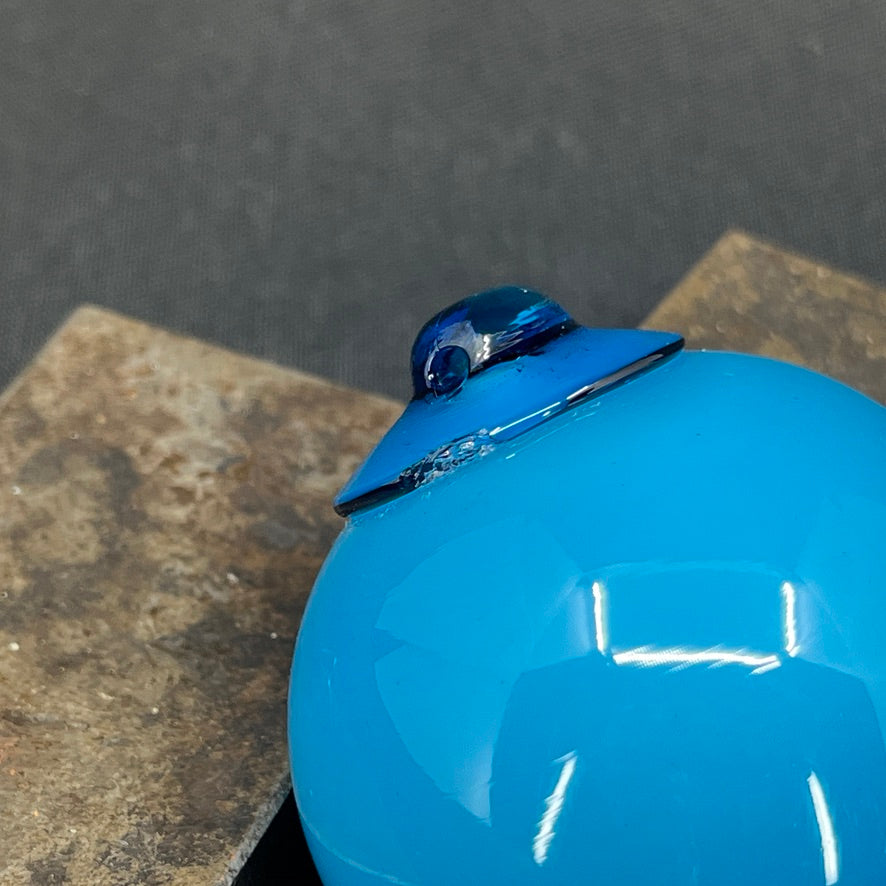 Lille blå dekorationskugle, 4 cm.