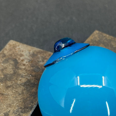 Lille blå dekorationskugle, 4 cm.
