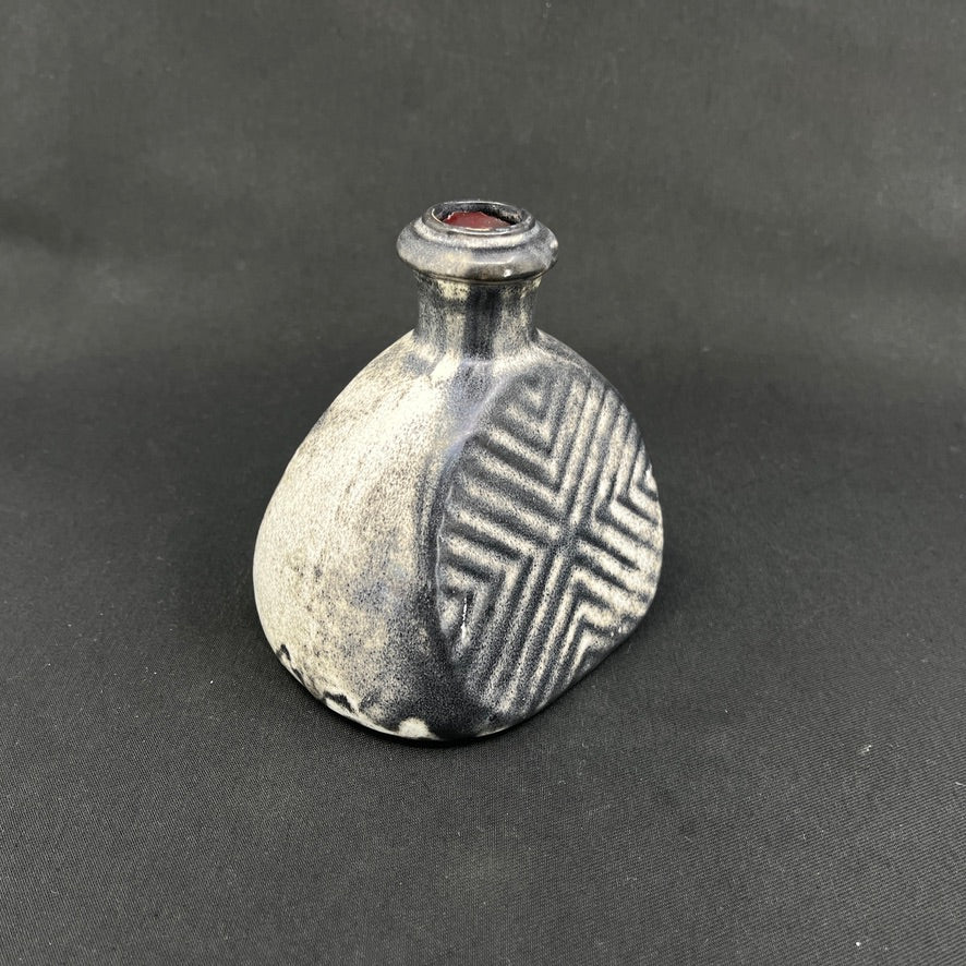 Kähler vase i askegrå glasur, 11 cm.