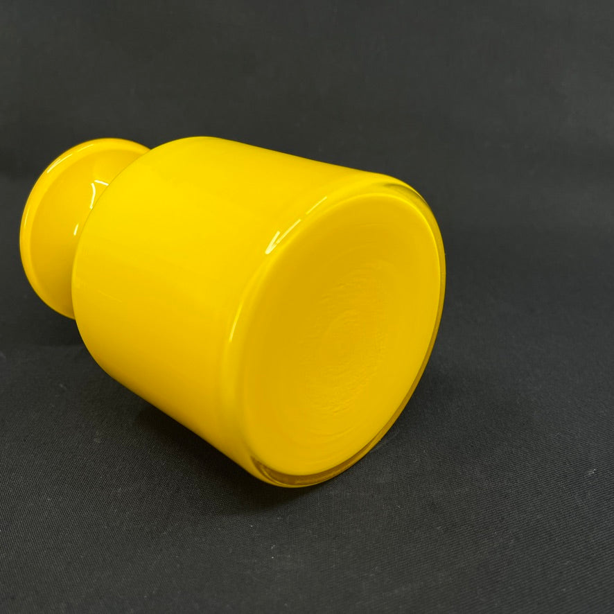 Gul Carnaby vase, 13,5 cm.