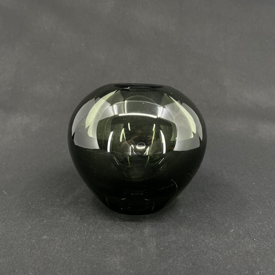 Smoke Rondo vase fra Holmegaard, 12,5 cm.