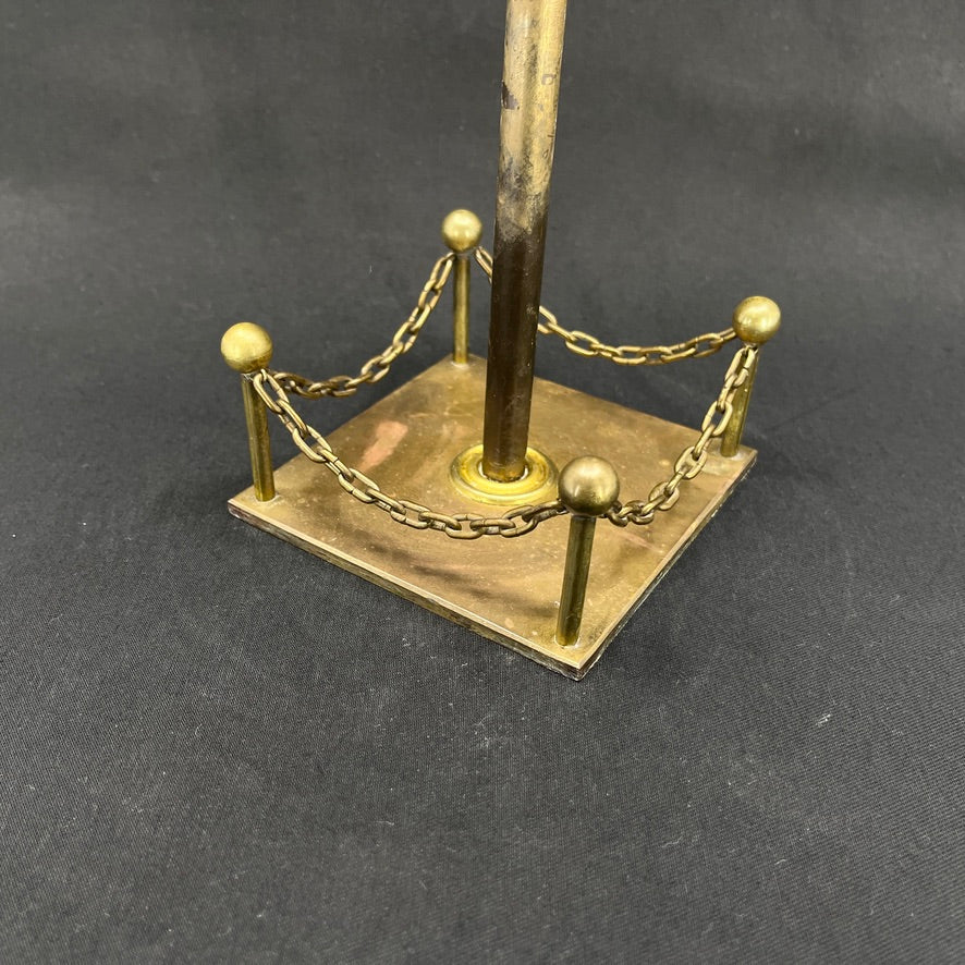 Stor flagstang i messing med kæder, 75 cm.