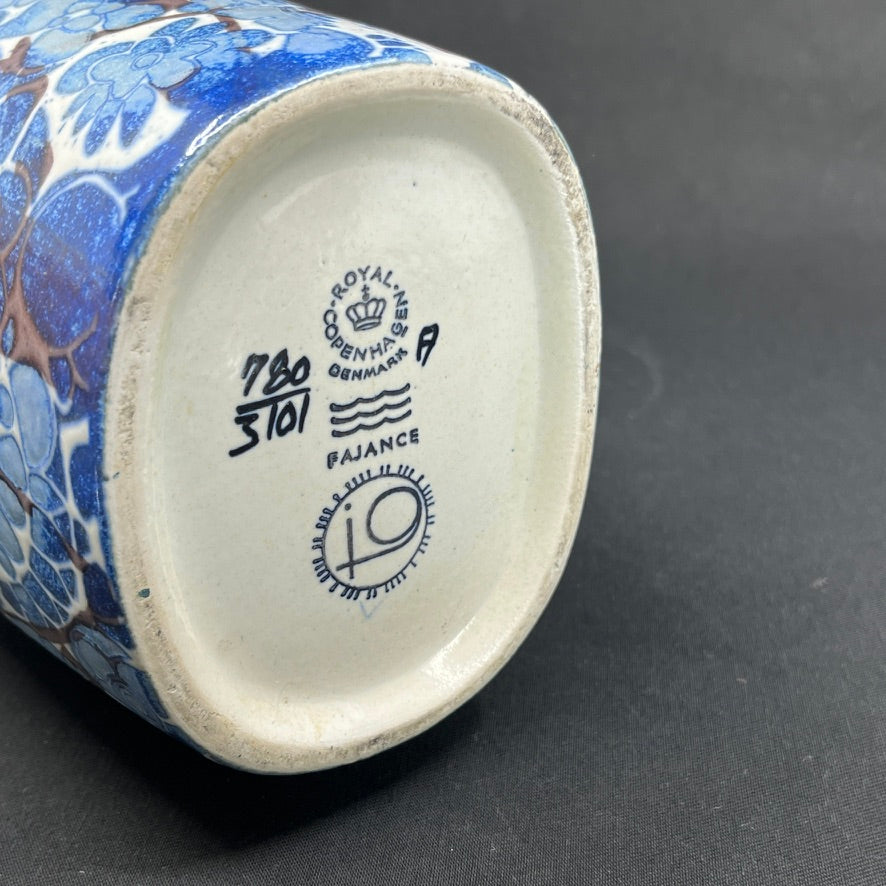 Stor oval blå Baca vase fra Royal Copenhagen