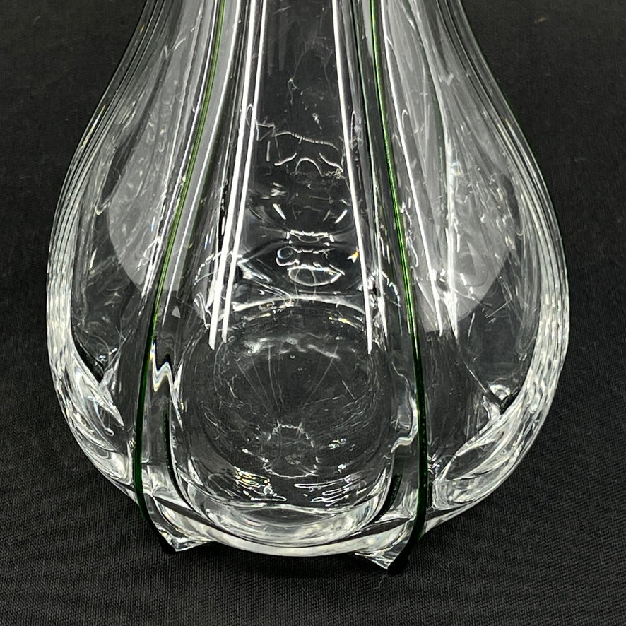 Høj kolbevase fra 1920'erne med grønne striber