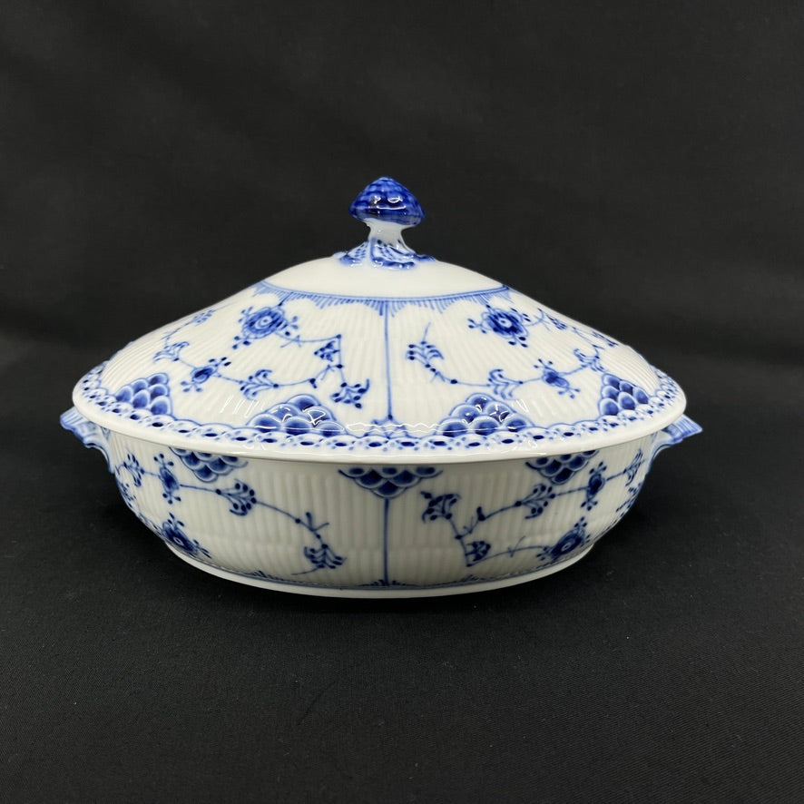 Blue Fluted Half lace lidded dish, 1/622