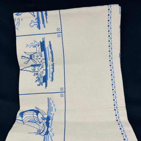 Broderet dug, 130x130 cm.