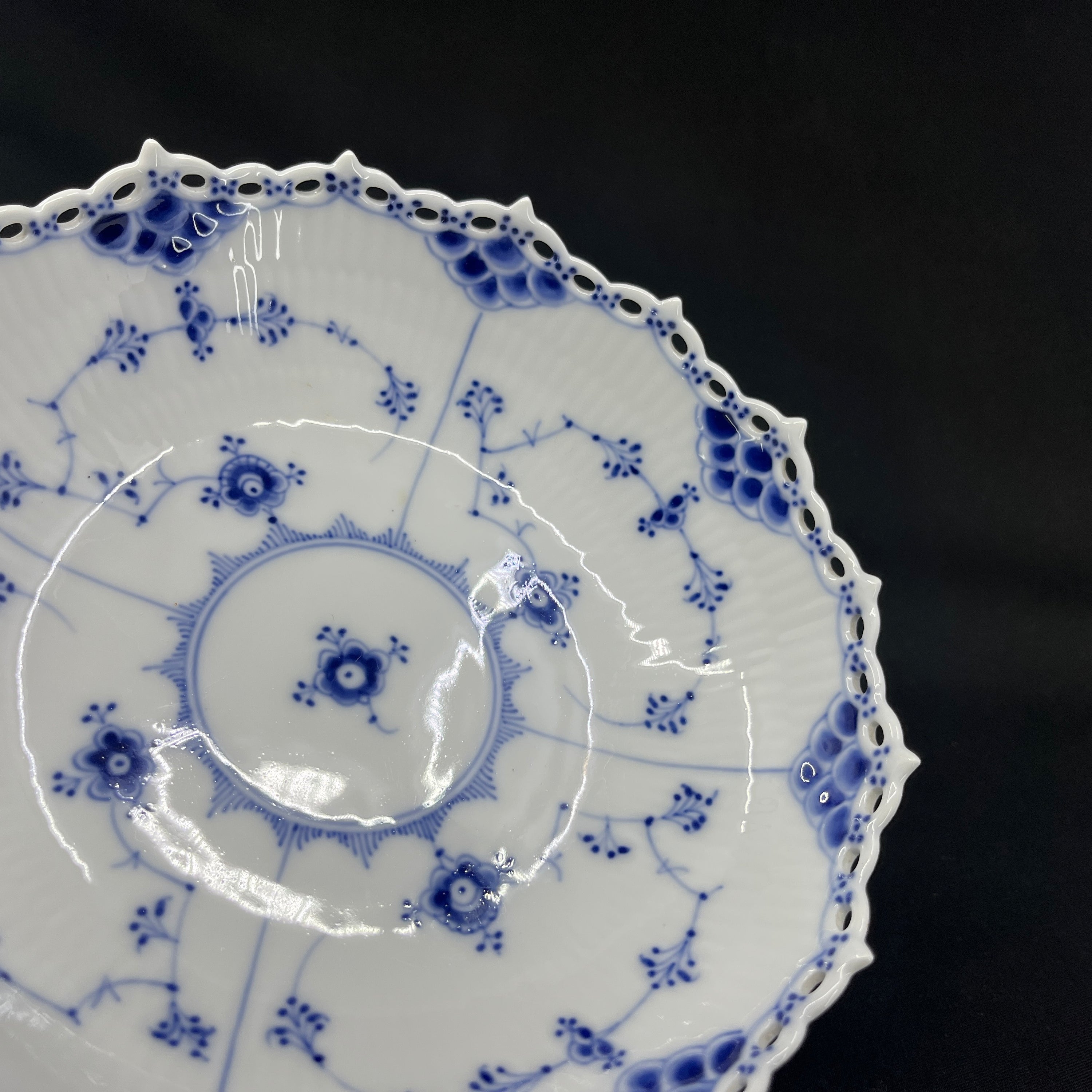 Blue Fluted Full Lace dish on foot, 1/1020-1021