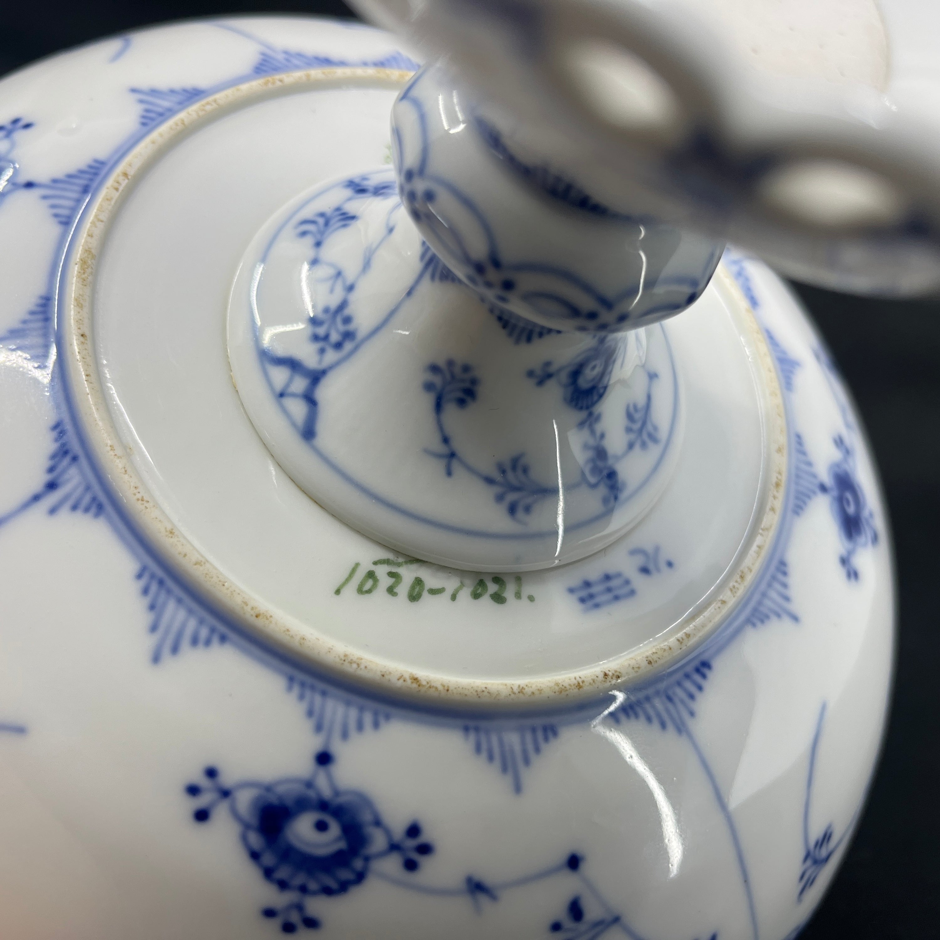 Blue Fluted Full Lace dish on foot, 1/1020-1021