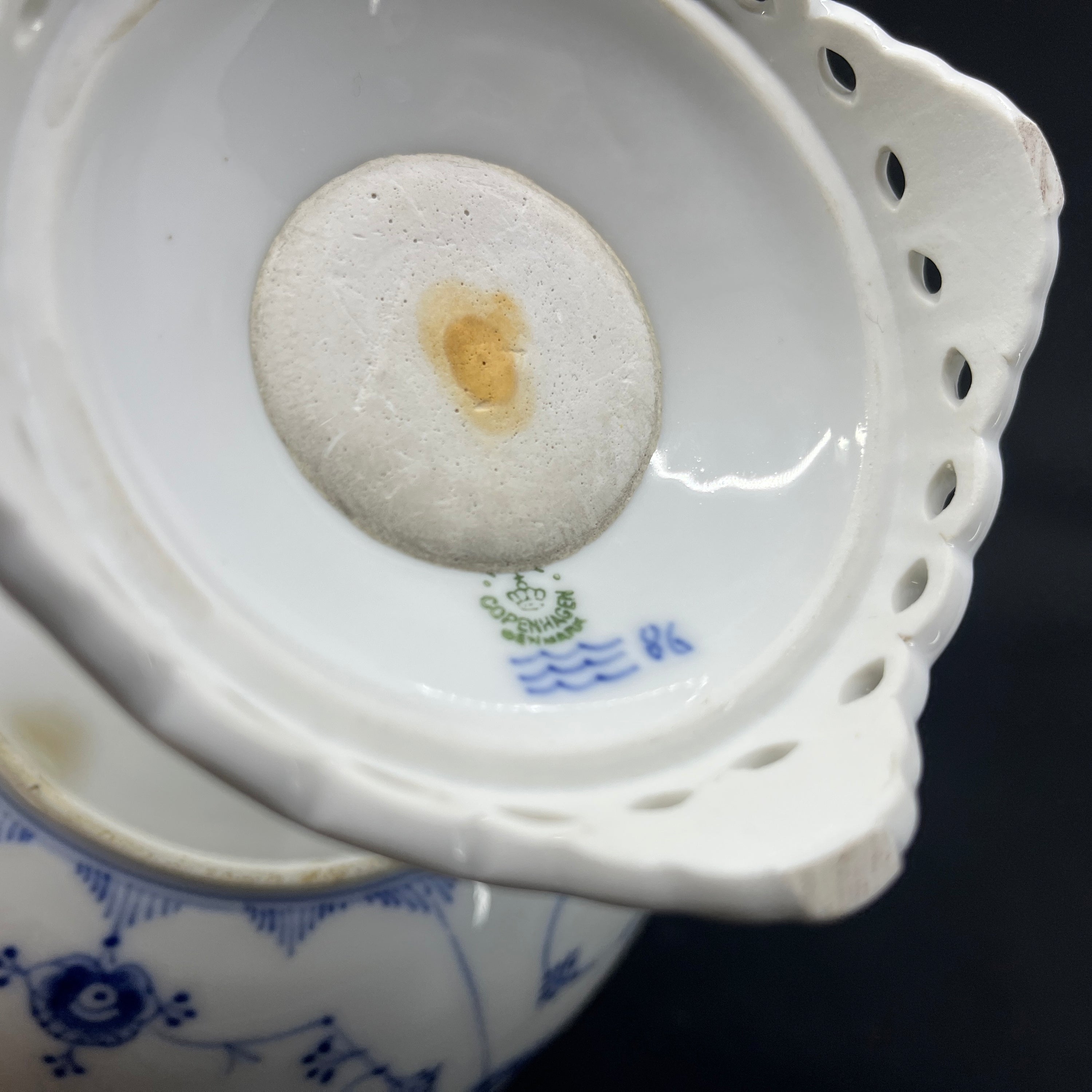 Blue Fluted Full Lace dish on foot, 1/1020-1021