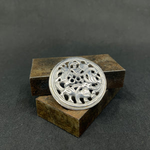 Stor broche i sølv - dragestil