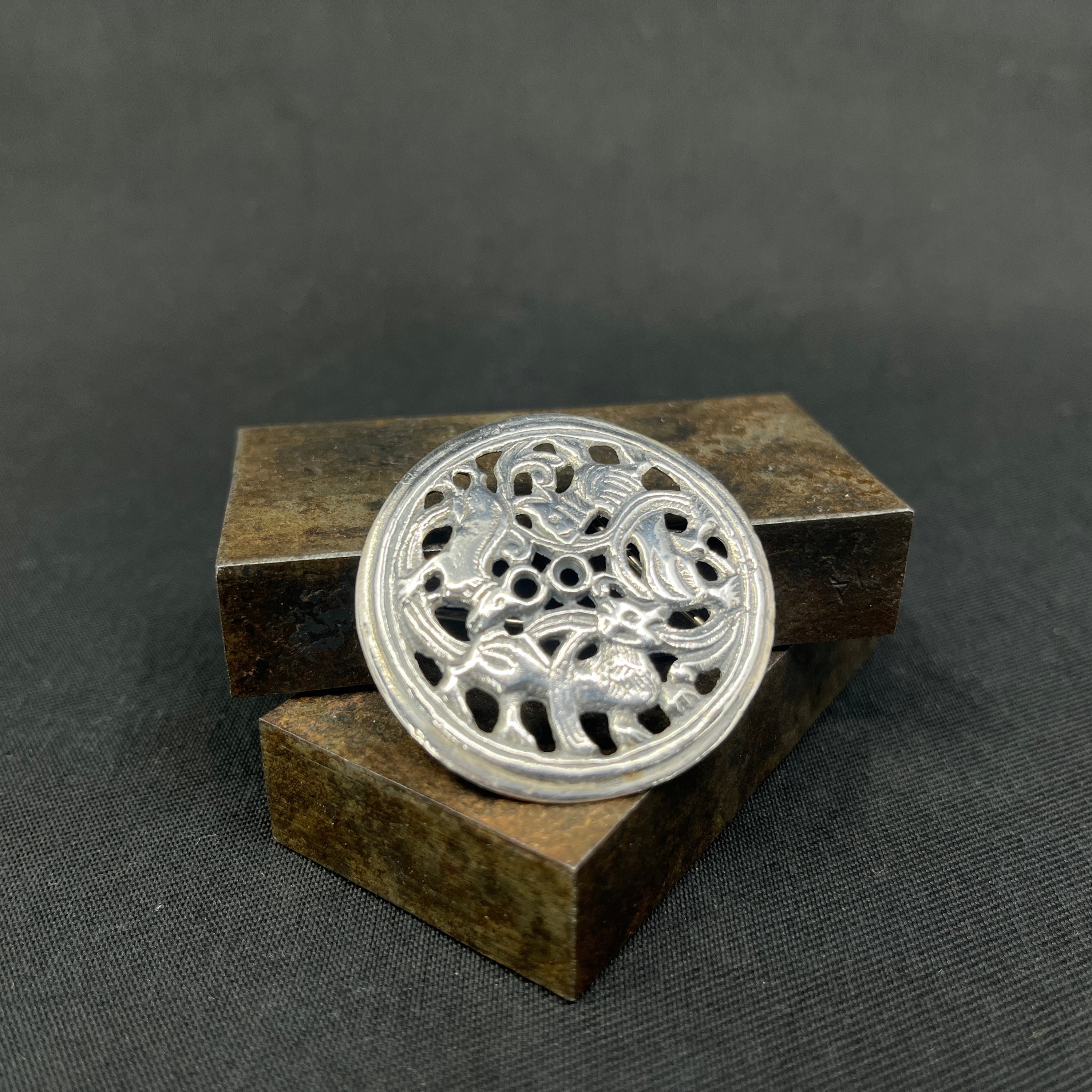 Large brooch - dragon style