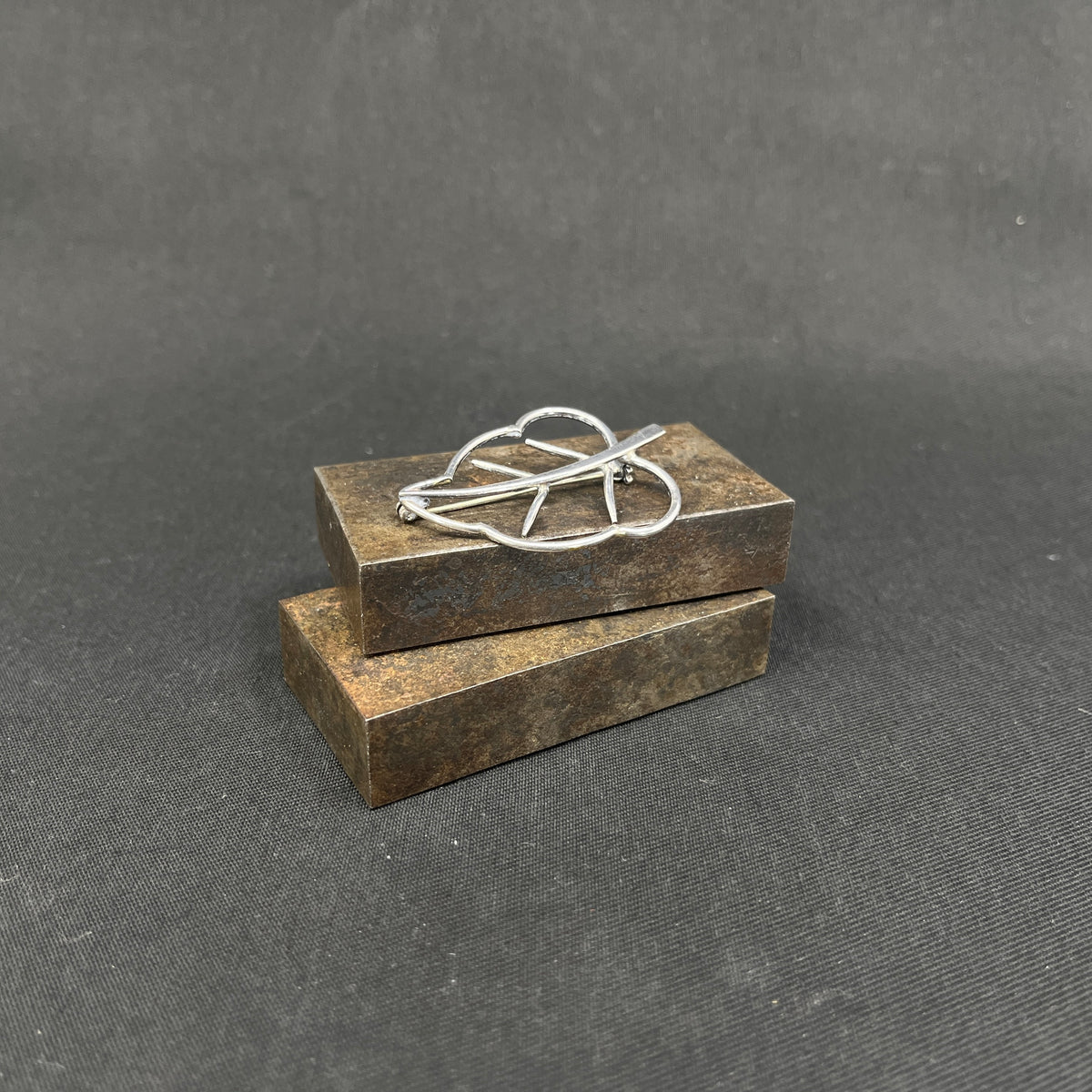 Moderne broche af sølv - A. Dragsted