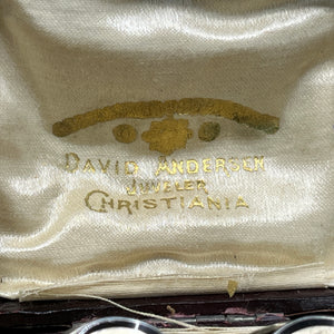 Et par manchetknapper fra David Andersen med emalje