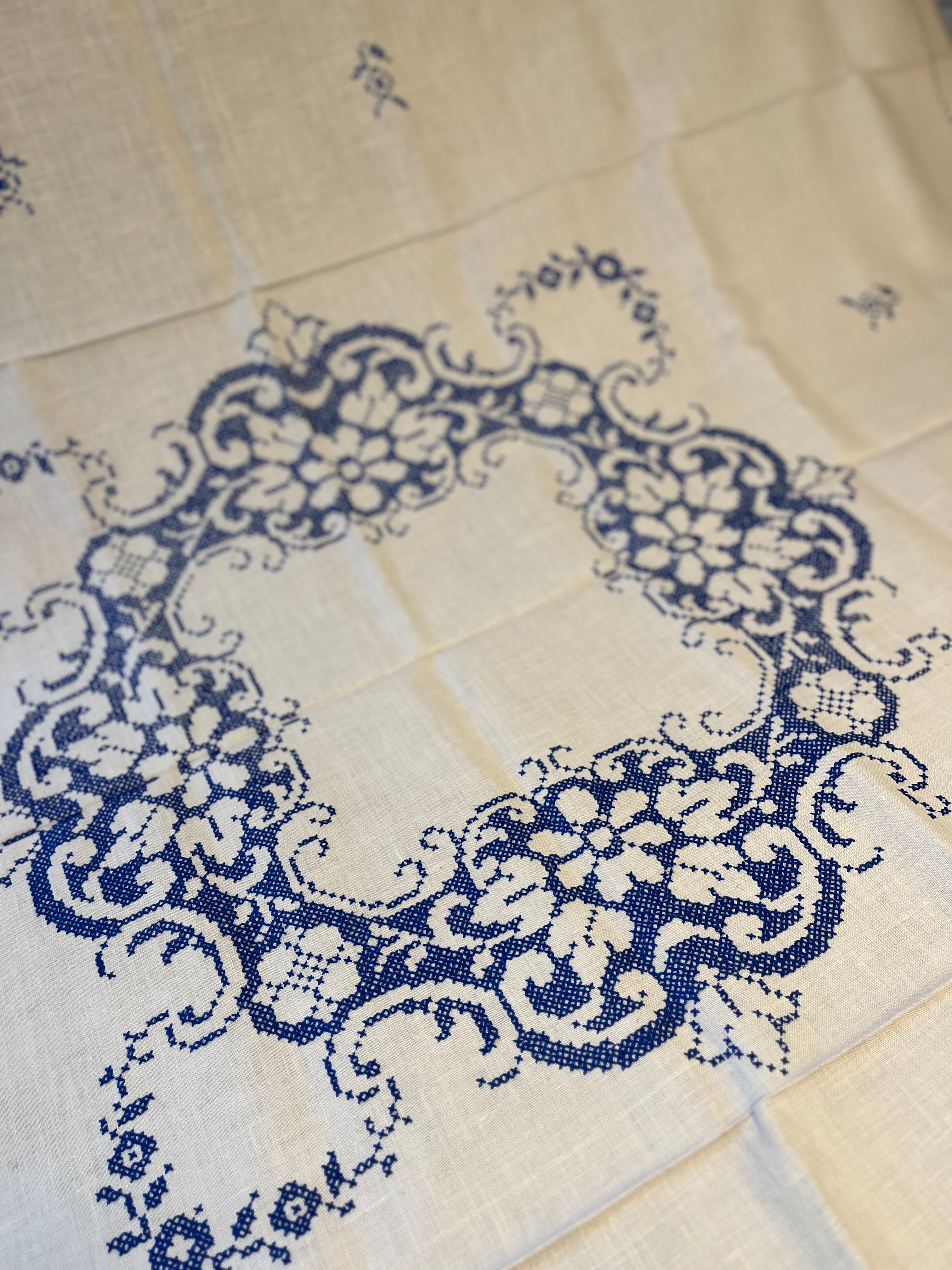 Embroidered tablecloth, 145x145 cm.