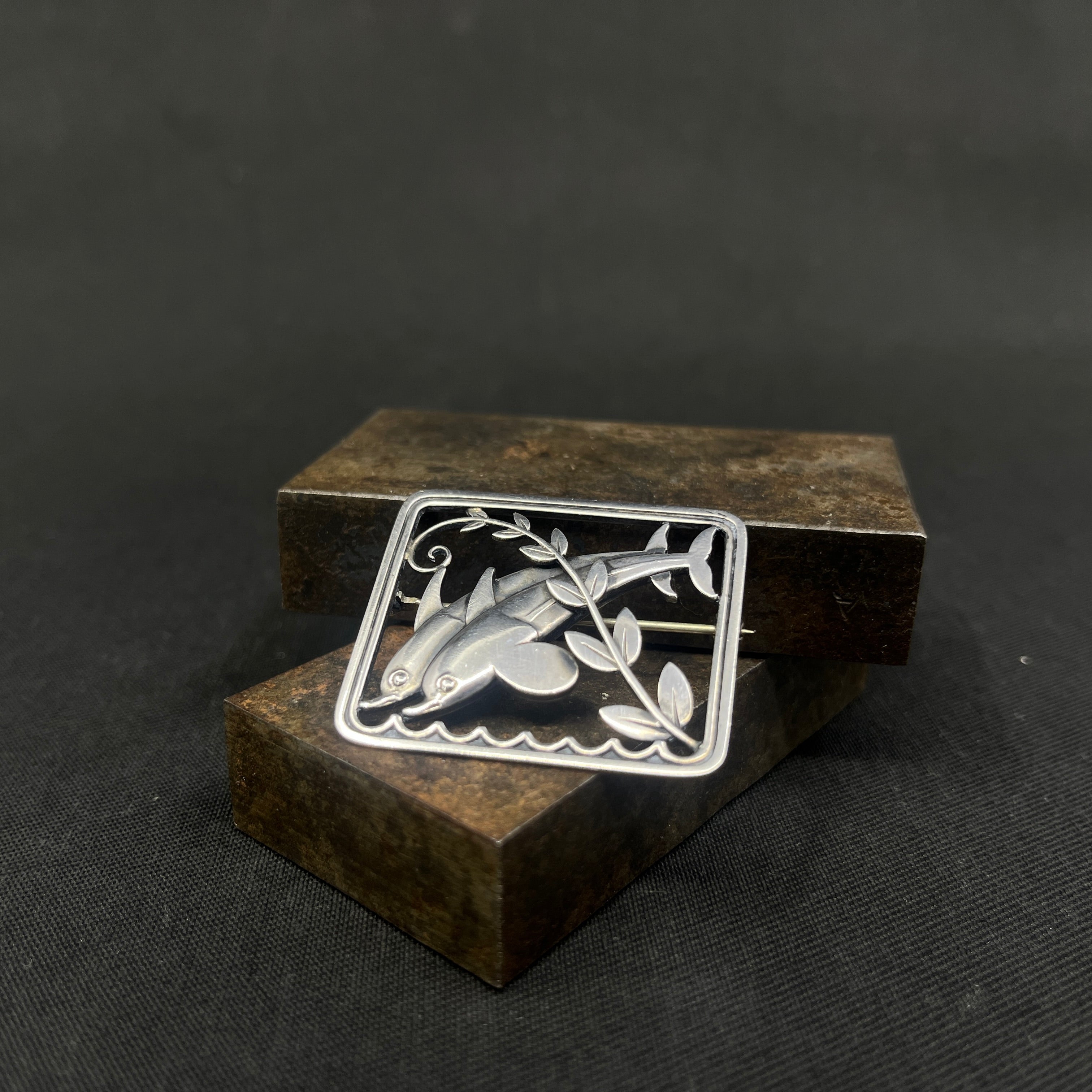 Dolphin brooch from Georg Jensen, No. 251