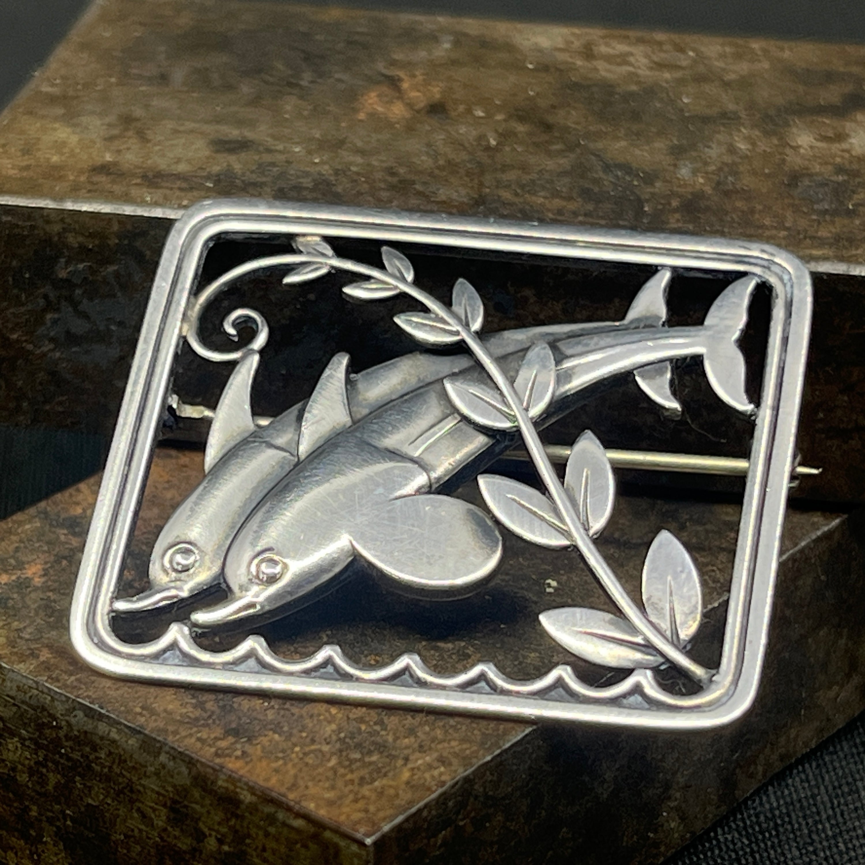 Dolphin brooch from Georg Jensen, No. 251