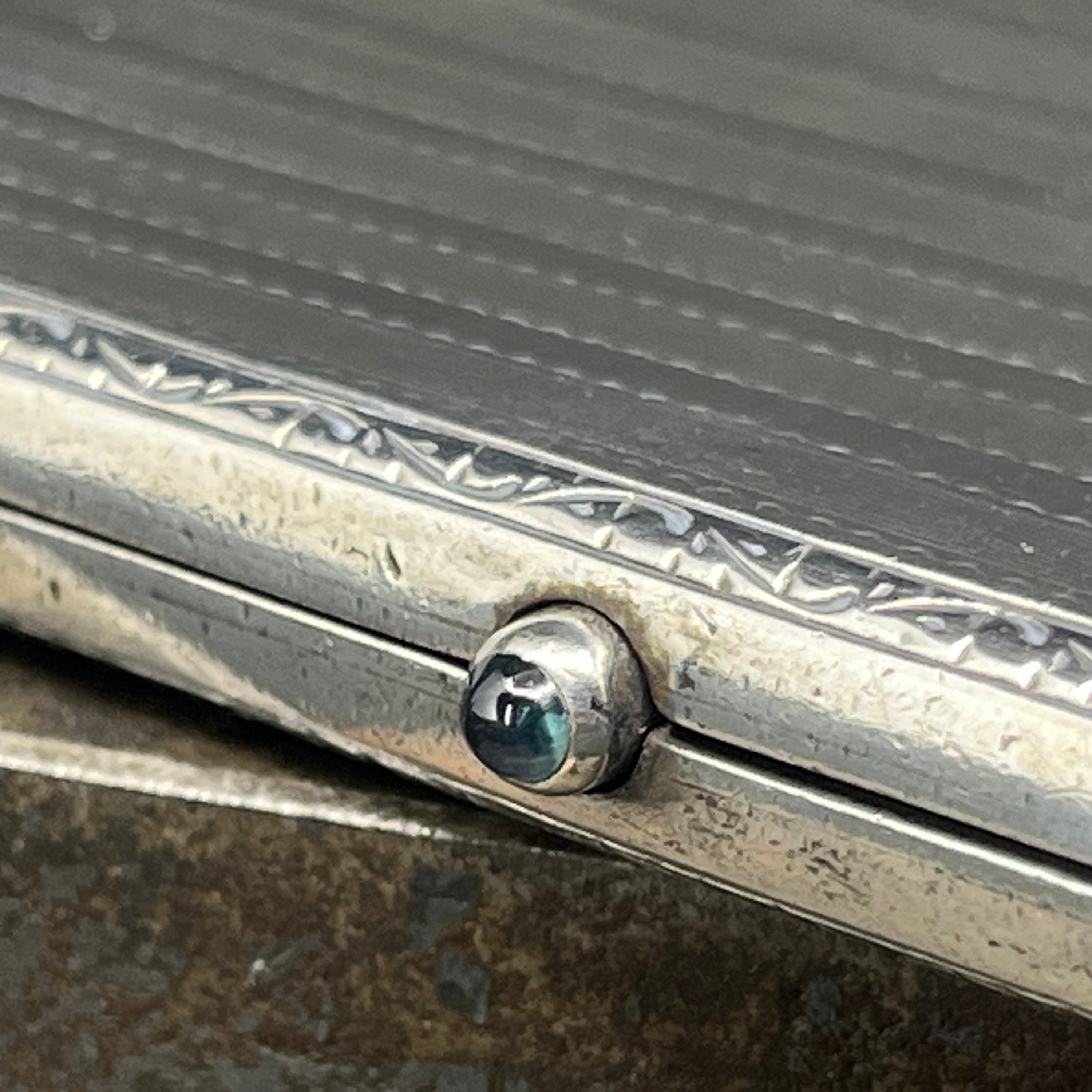 Case in silver with blue stone