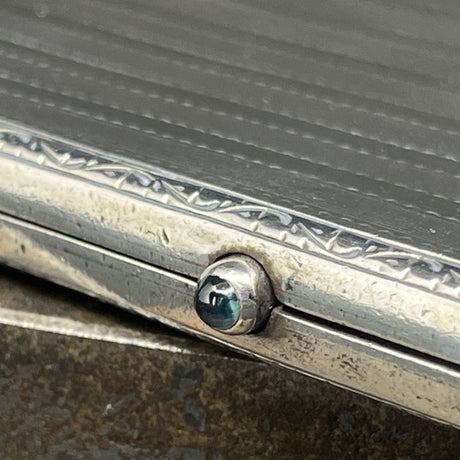 Case in silver with blue stone