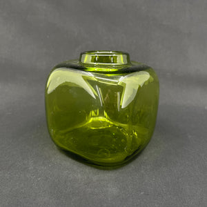 Firkantet Majgrøn vase, 10 cm.