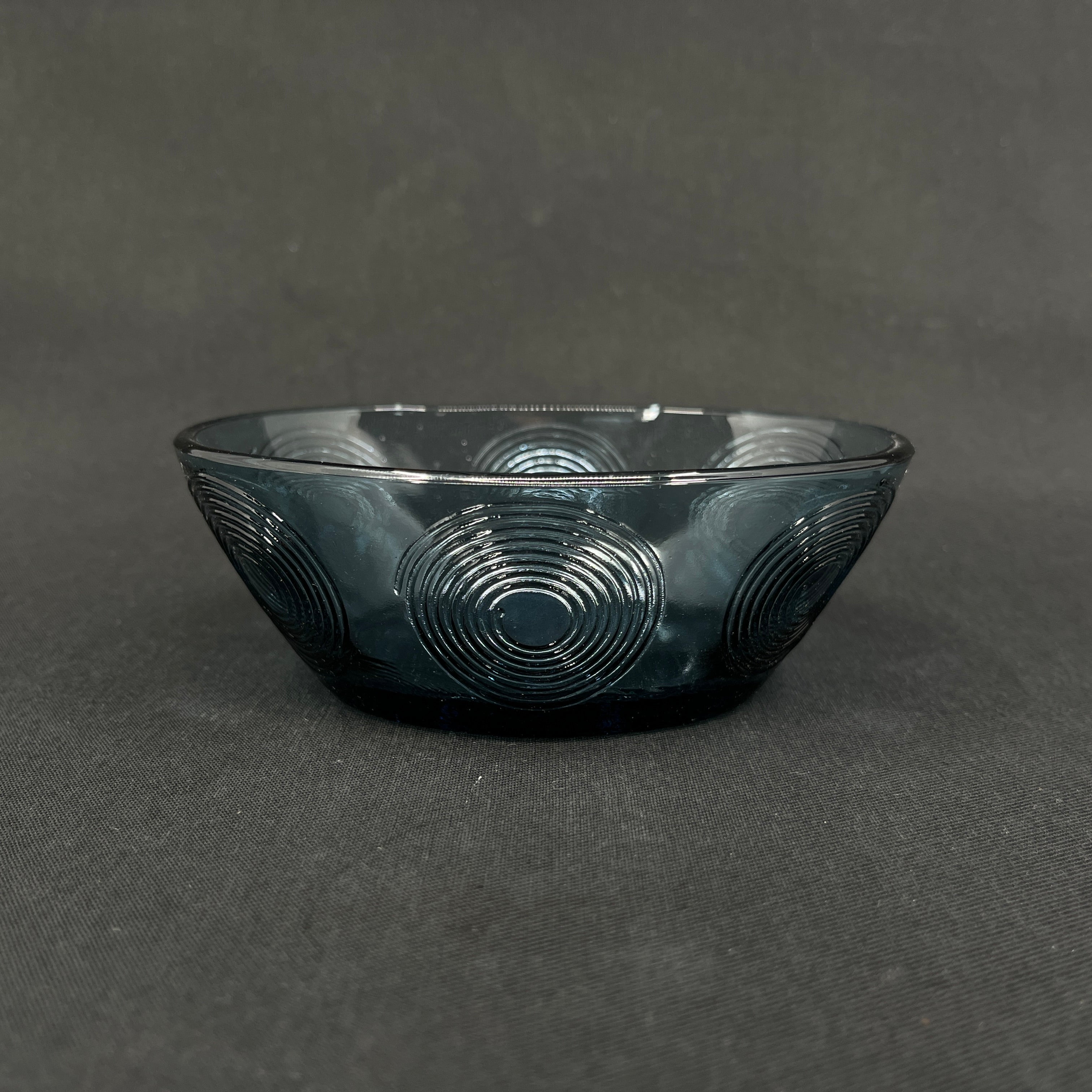 Skjold oval skål af Per Lütken for Holmegaard