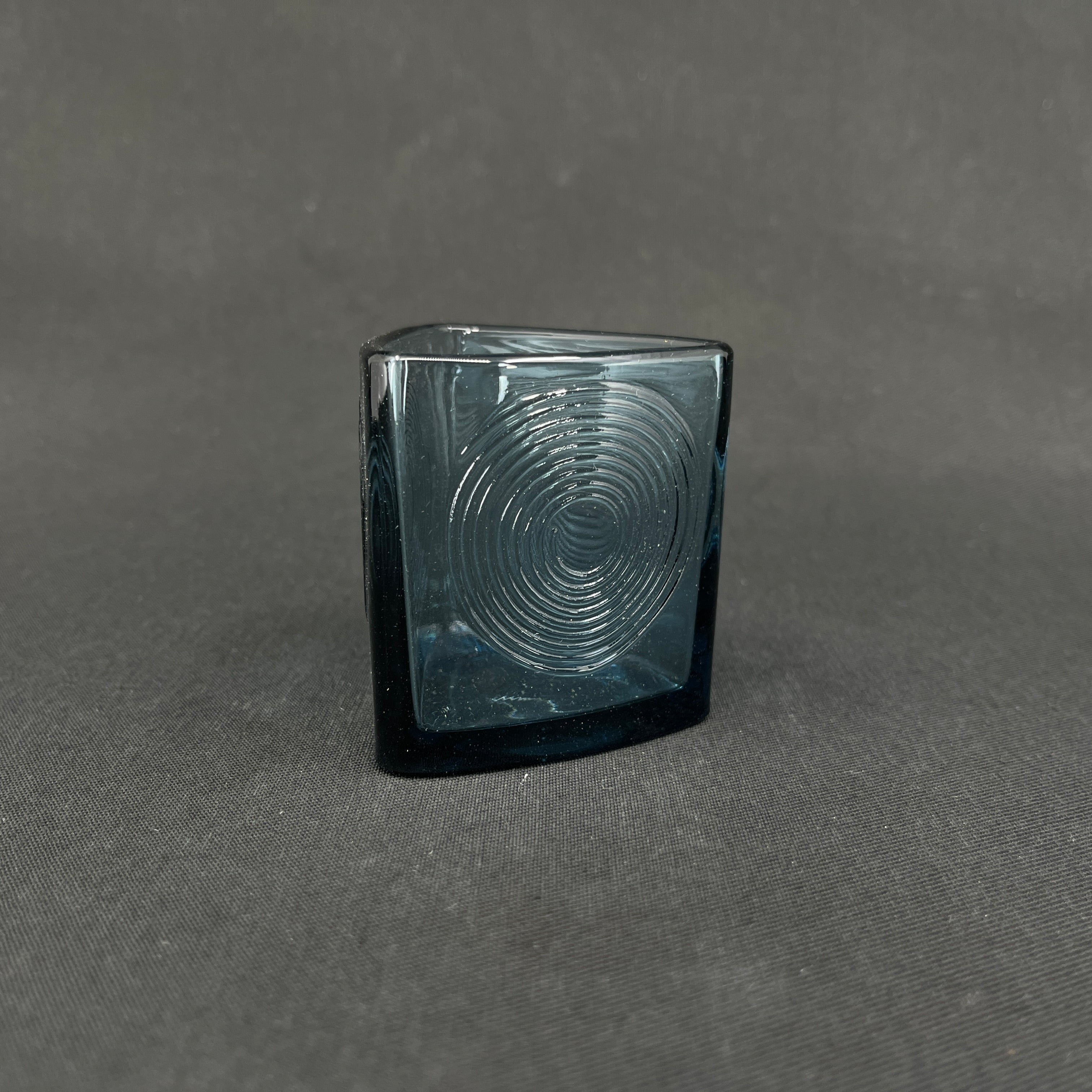 Skjold bæger af Per Lütken for Holmegaard