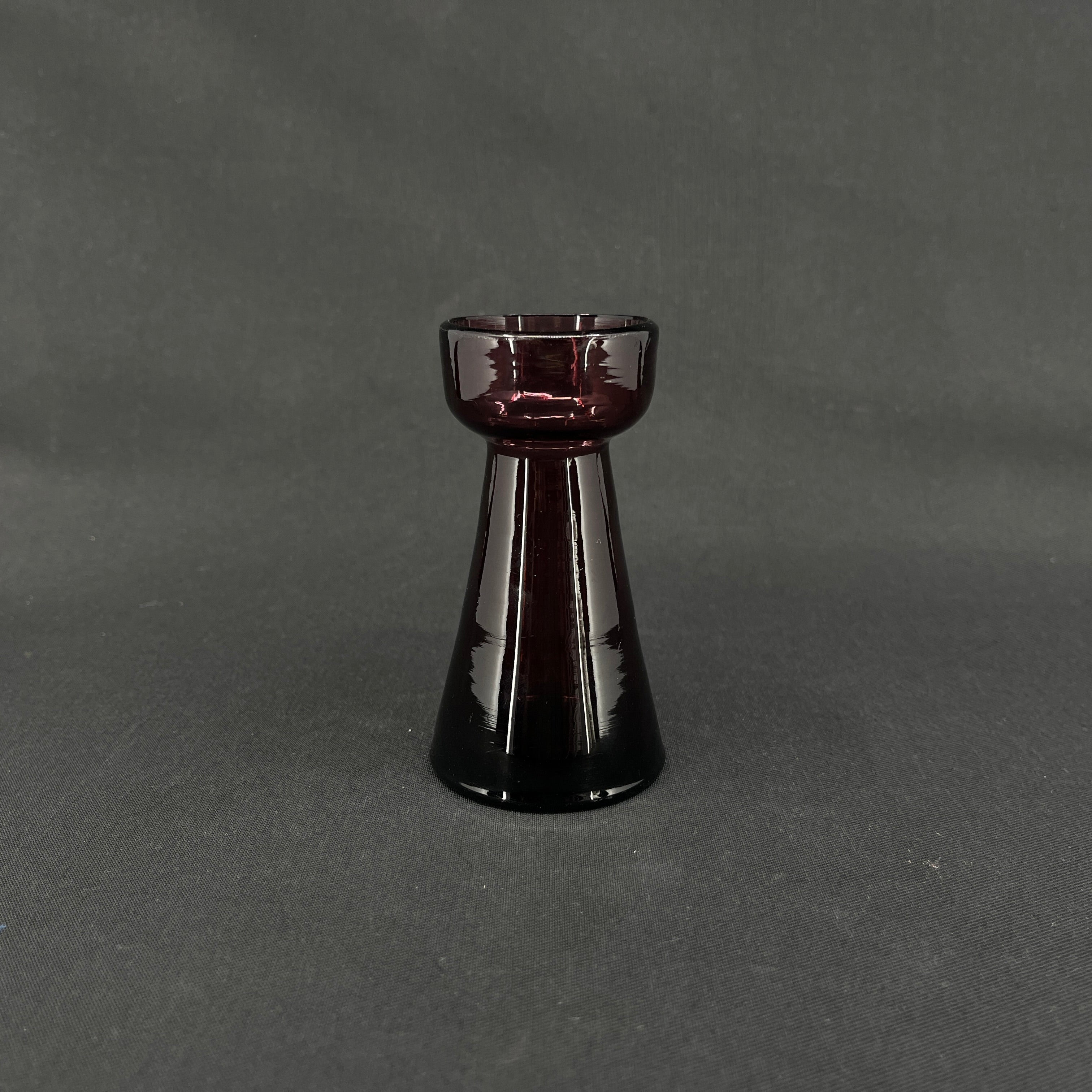 Mangan farvet tulipanglas fra Holmegaard, mathed