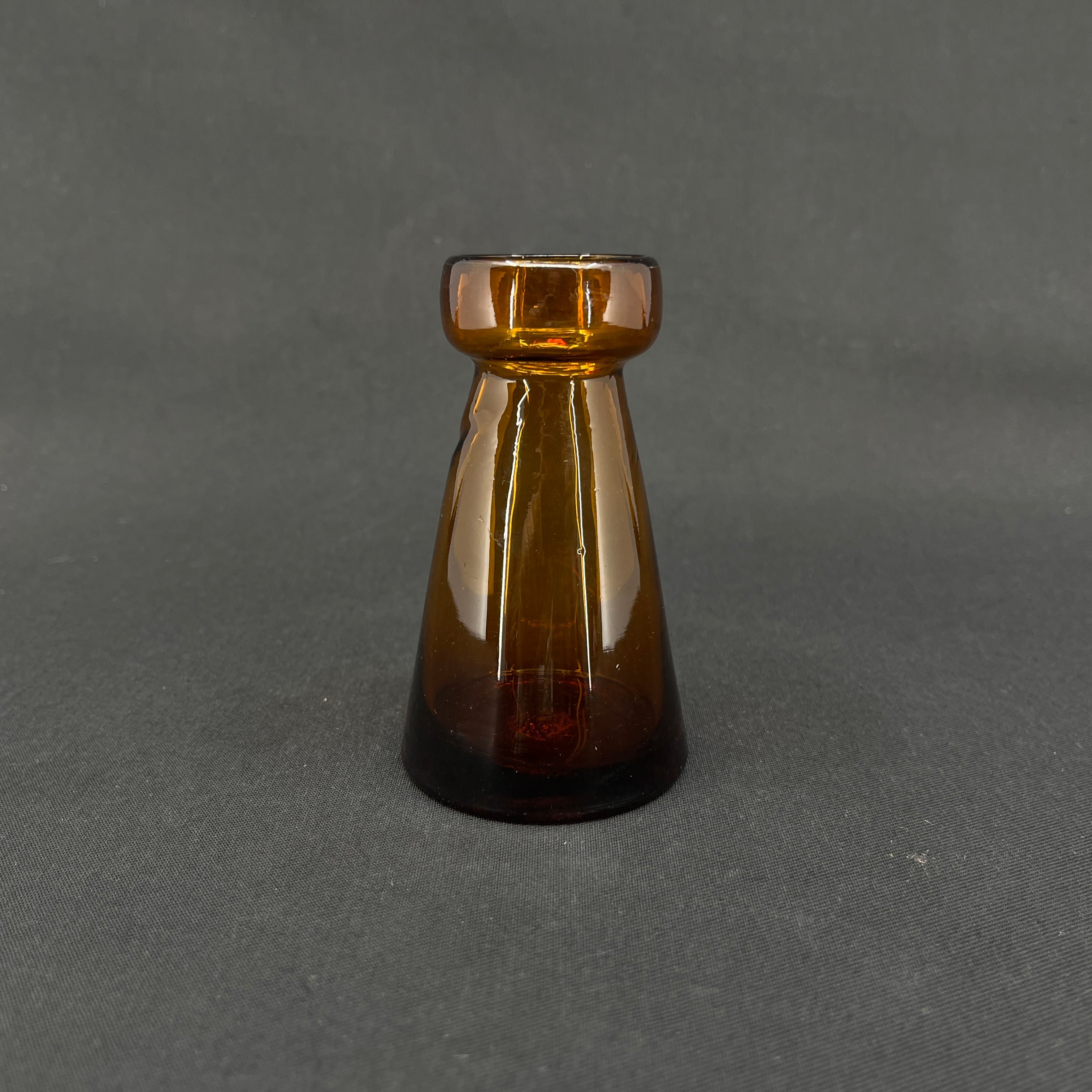 Ravfarvet tulipanglas fra Conradminde