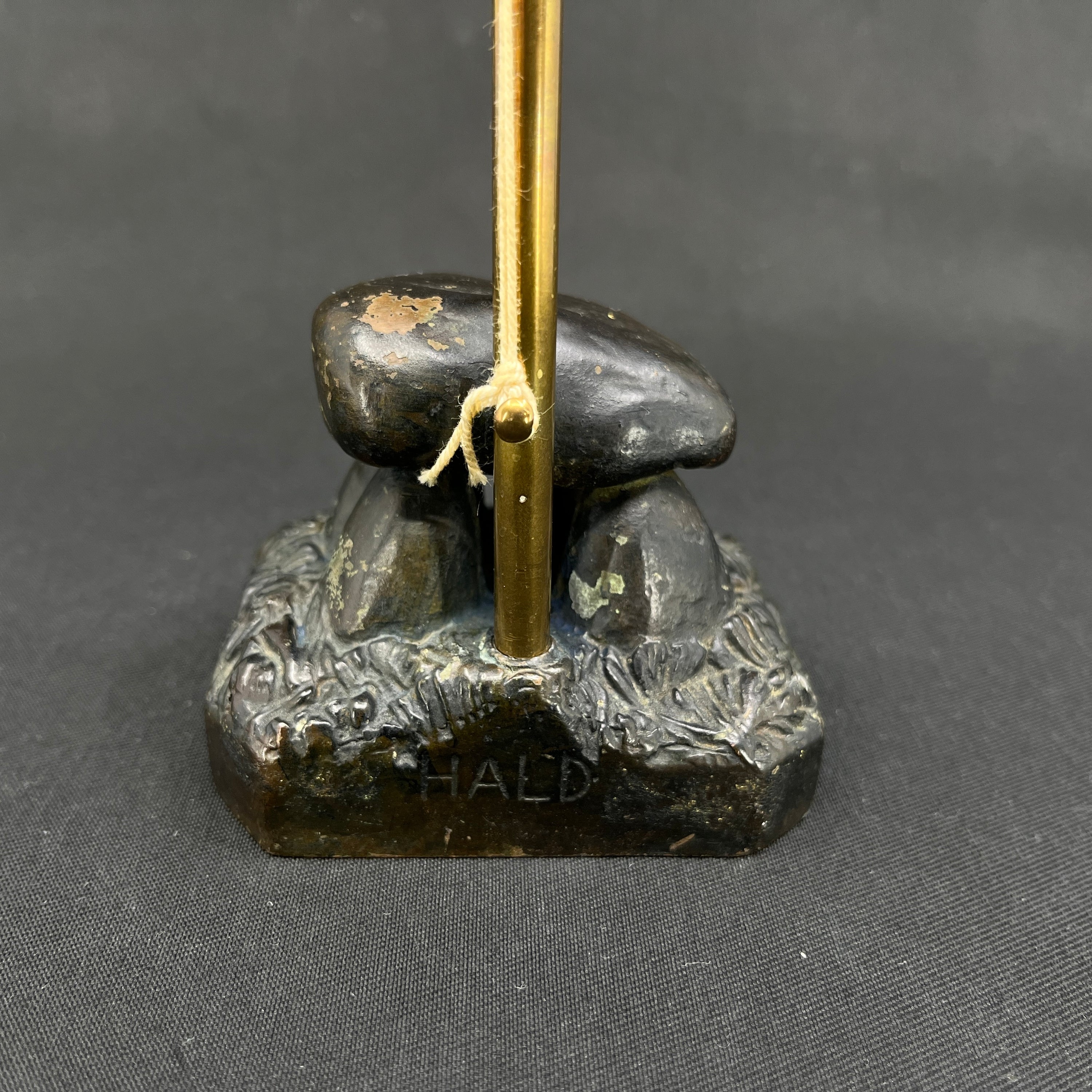 Flagstang med gravhøj messing