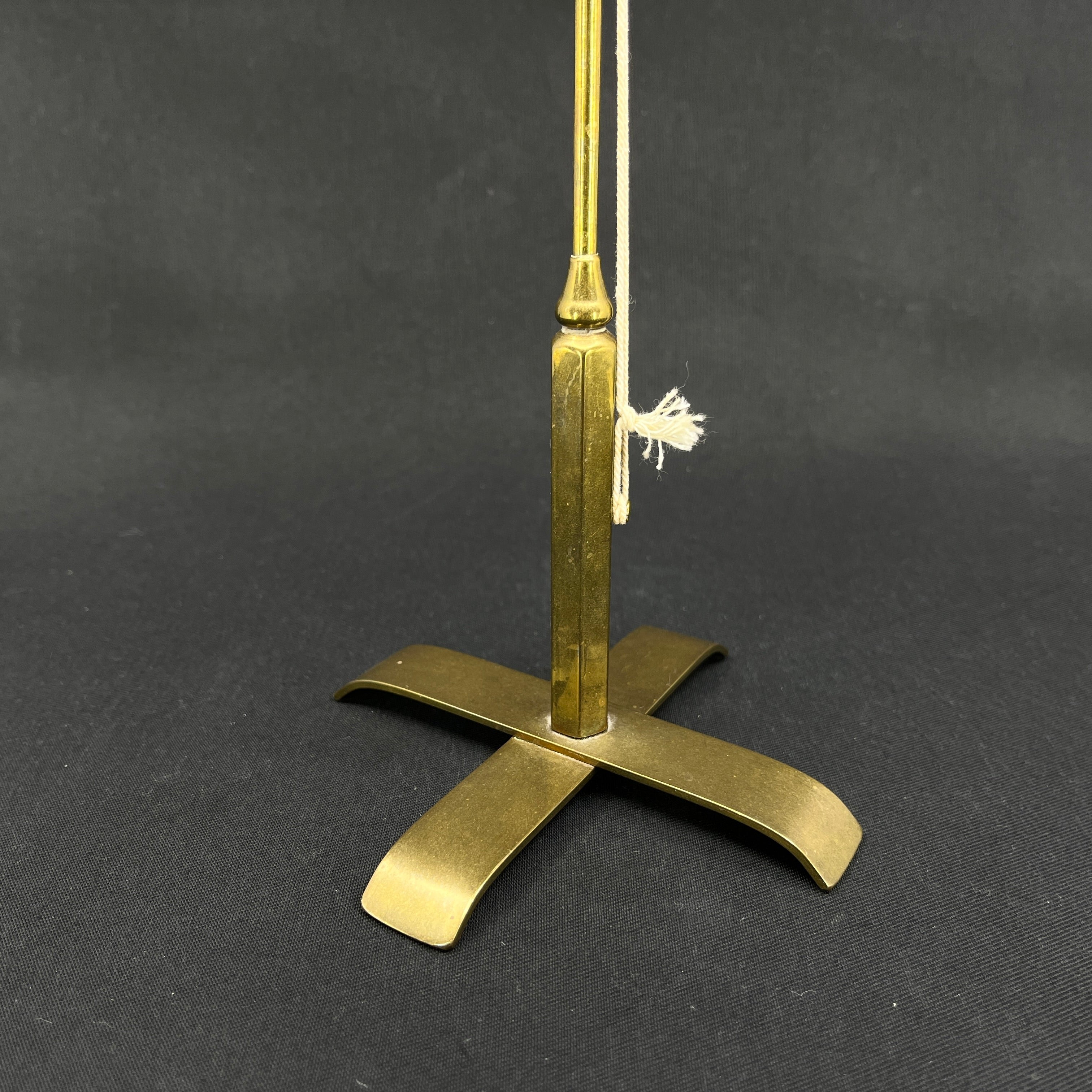 Stor flagstang i messing, krydsfod