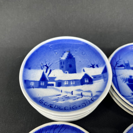 Små juleplatter fra Aluminia platter fra 1930-40'erne