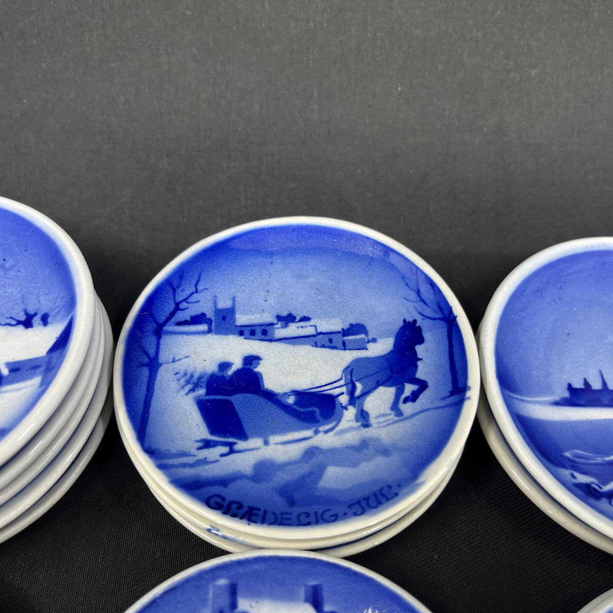 Små juleplatter fra Aluminia platter fra 1930-40'erne